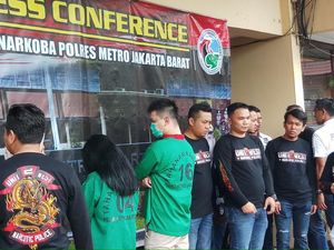 Barang Bukti Narkoba Vitalia Sesha: Happy Five, Sabu dan Ekstasi Barang Bukti Narkoba Vitalia Sesha: Happy Five, Sabu dan Ekstasi