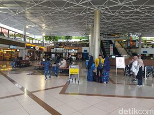 Sempat Menunggu Keberangkatan, Ratusan Jemaah di Bandara Juanda Gagal Umroh
