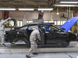 Kekurangan Suku Cadang karena Corona, Karyawan Pabrik Mobil Dipulangkan Kekurangan Suku Cadang karena Corona, Karyawan Pabrik Mobil Dipulangkan