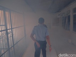 Musim Hujan dan Banjir, Lapas Karawang Lakukan Fogging Cegah DBD