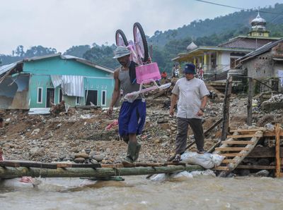 Tolong... Warga Korban Banjir Lebak Butuh Jembatan Nih