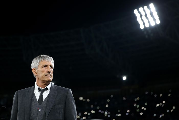 Setien NAPLES, ITALY - FEBRUARY 25:Quique Setien the coach of Barcelona looks on during the UEFA Champions League round of 16 first leg match between SSC Napoli and FC Barcelona at Stadio San Paolo on February 25, 2020 in Naples, Italy. (Photo by Michael Steele/Getty Images)