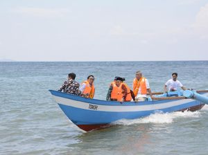 KKP dan SKK Migas Beri Bantuan 10 Kapal Ikan untuk Nelayan NTB