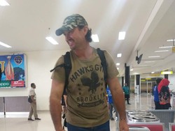 Matt Wright Kembali ke Palu untuk Cari Buaya Berkalung Ban