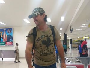 Matt Wright Kembali ke Palu untuk Cari Buaya Berkalung Ban Matt Wright Kembali ke Palu untuk Cari Buaya Berkalung Ban