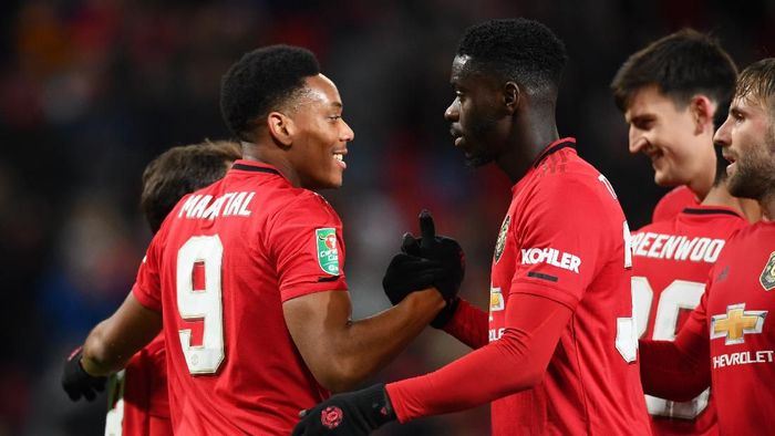 MU MANCHESTER, ENGLAND - DECEMBER 18: Anthony Martial of Manchester United celebrates with teammates Juan Mata, Eric Bailly, Luke Shaw and Harry Maguire of Manchester United after scoring their teams third goal during the Carabao Cup Quarter Final match between Manchester United and Colchester United at Old Trafford on December 18, 2019 in Manchester, England. (Photo by Clive Mason/Getty Images)