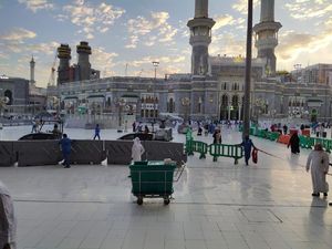 Transit di Malaysia, Jemaah Umrah Asal Boyolali Harap-harap Cemas Transit di Malaysia, Jemaah Umrah Asal Boyolali Harap-harap Cemas