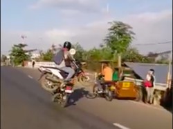 Gila nan Ajaib: Motor Angkut Motor yang Masih Ada Pengendaranya