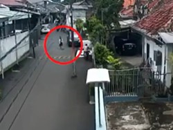 Video Ibu Hamil Terlindas Mobil di Palmerah