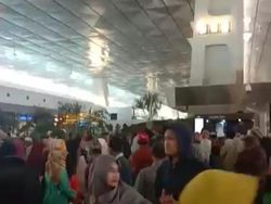 Video Saat Jemaah Umrah Numpuk di Soekarno-Hatta