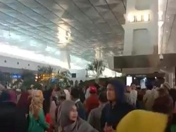 Video Saat Jemaah Umrah Numpuk di Soekarno-Hatta