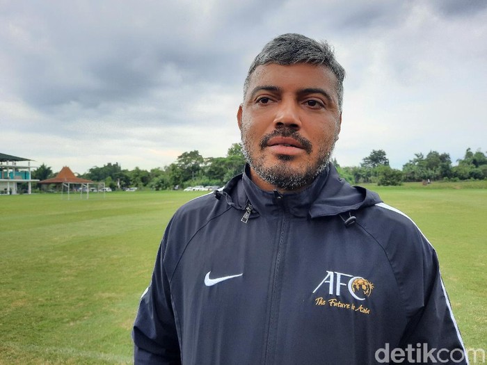 Asisten pelatih PSS Sleman, Danilo Fernando