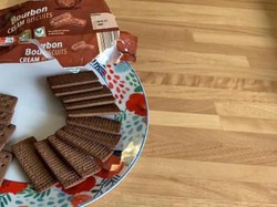 Apes Banget! Ibu Ini Beli Sebungkus Biskuit Tanpa Krim Cokelat