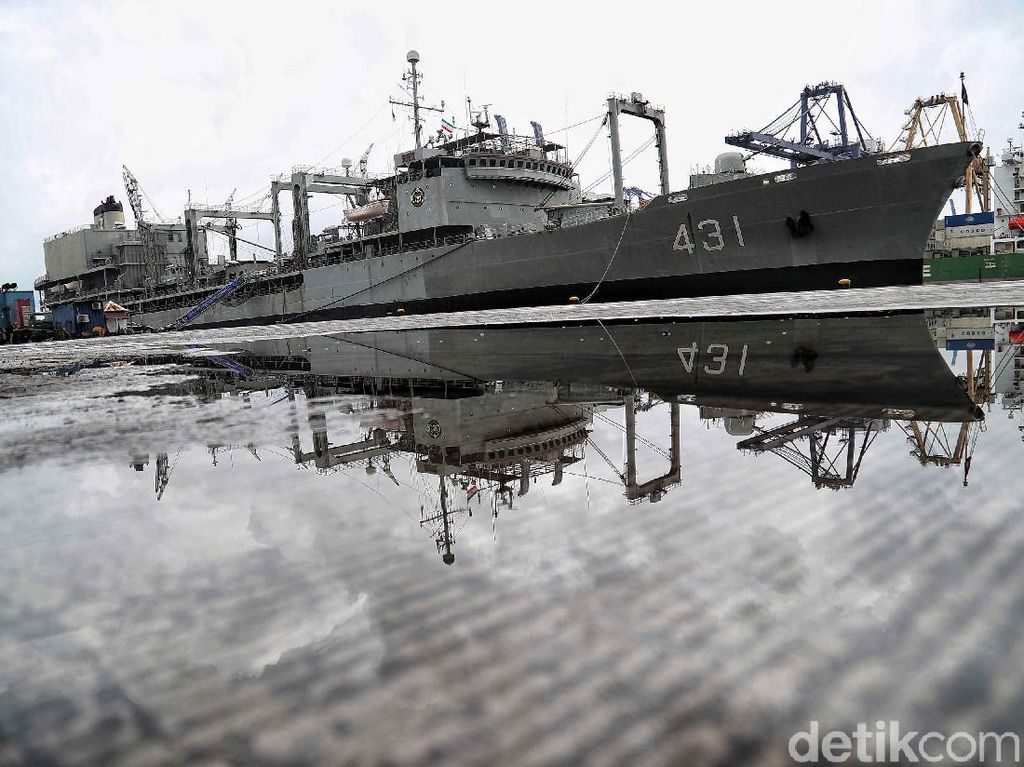 Kapal Perang Iran Merapat di Tanjung Priok Kapal Perang Iran Merapat di Tanjung Priok