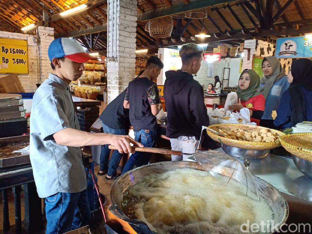 Ini Rekomendasi 5 Pusat Oleh-oleh di Bandung Surganya Kuliner!