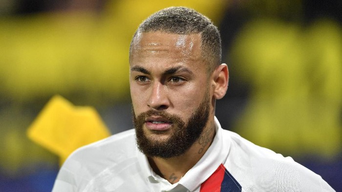 PSGs Neymar during the Champions League round of 16 first leg soccer match between Borussia Dortmund and Paris Saint Germain in Dortmund, Germany, Tuesday, Feb. 18, 2020. (AP Photo/Martin Meissner)