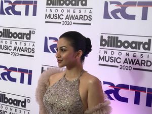 Glenn Fredly Persembahkan Coklat untuk Ariel Tatum