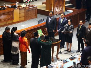 Momen Puan Lantik 3 Anggota PAW Pengganti Menkum HAM-Mensos-Menkominfo