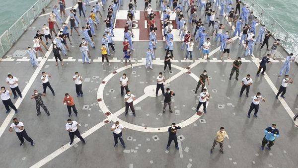 Begini Aktivitas Para ABK World Dream di KRI Soeharso