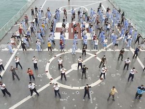 Begini Aktivitas Para ABK World Dream di KRI Soeharso