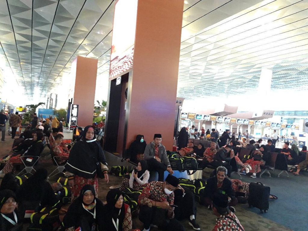 Arab Saudi Setop Umrah, Jemaah di Bandara Soetta: Demi Kebaikan Arab Saudi Setop Umrah, Jemaah di Bandara Soetta: Demi Kebaikan