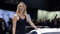 Terpesona Maria Sharapova (dan Porsche-nya)