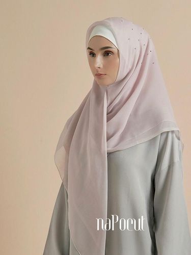 10 Recommended Hijab Materials Suitable for Graduations