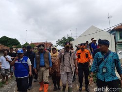 Tinjau Banjir Subang, Ridwan Kamil Singgung Kewenangan Berjenjang