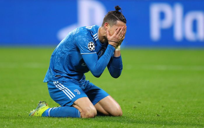 cristiano ronaldo juventus lyon vs juventus liga champions LYON, FRANCE - FEBRUARY 26: Cristiano Ronaldo of Juventus reacts during the UEFA Champions League round of 16 first leg match between Olympique Lyon and Juventus at Parc Olympique on February 26, 2020 in Lyon, France. (Photo by Catherine Ivill/Getty Images)