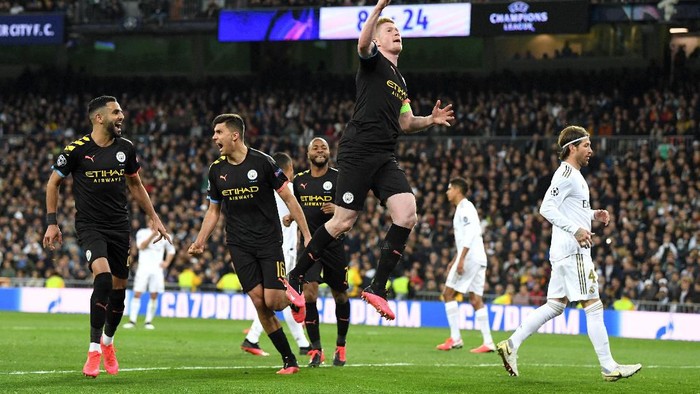 MADRID, SPAIN - FEBRUARY 26: Kevin De Bruyne of Manchester City celebrates after scoring his teams second goal during the UEFA Champions League round of 16 first leg match between Real Madrid and Manchester City at Bernabeu on February 26, 2020 in Madrid, Spain. (Photo by David Ramos/Getty Images)