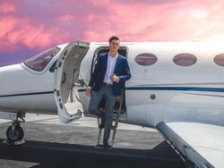 Kisah Sukses Millennial Ganteng yang Dulu Di-bully Kini Jadi Miliuner