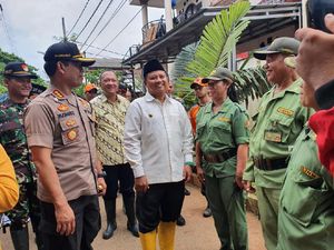 Wagub Jabar Cek Banjir di Perum Bumi Nasio Indah Bekasi: Sudah 4 Kali Wagub Jabar Cek Banjir di Perum Bumi Nasio Indah Bekasi: Sudah 4 Kali