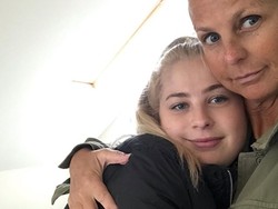 Bintang TV Ini Bawa Putrinya Pakai Ambulance karena Takut Virus Corona