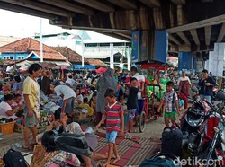 Cerita Warga Subang yang Ngungsi di Bawah Jembatan Akibat Banjir