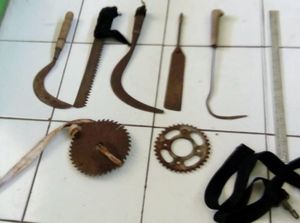 Wujud Celurit dan Parang yang Dipakai Tawuran Bocah SD Sukabumi Wujud Celurit dan Parang yang Dipakai Tawuran Bocah SD Sukabumi