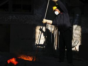 Kerja Makin Berat, Muncul Fenomena Manusia Tikus di China Kerja Makin Berat, Muncul Fenomena Manusia Tikus di China
