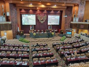 Inilah 120 Caleg DPRD Jatim yang Bisa Dipastikan Melenggang ke Indrapura Inilah 120 Caleg DPRD Jatim yang Bisa Dipastikan Melenggang ke Indrapura