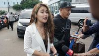 Ada yang Beda pada Ayu Ting Ting, Apa Ya?