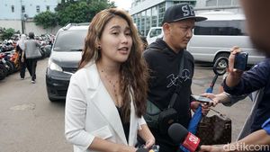 Ada yang Beda pada Ayu Ting Ting, Apa Ya?