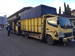 Polisi Amankan 2 Truk Pengangkut 20 Ton Minyak Ilegal di Sumsel