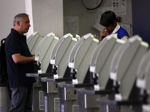 Virus Corona Meluas, Kru Bandara di AS Tuntut Perlindungan Ekstra