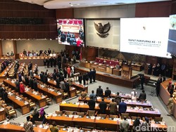 DPR Lantik 3 Anggota PAW Pengganti Menkum HAM-Mensos-Menkominfo