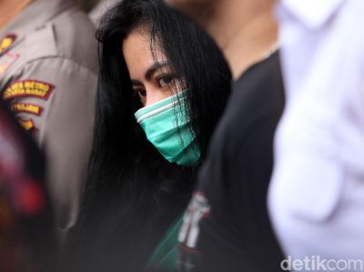Vitalia Sesha Digiring di Polres Jakbar