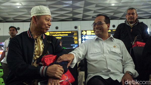 Menhub Temui Jemaah Umrah yang Gagal Berangkat