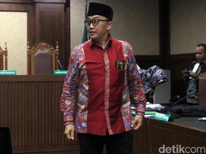 Bebas Bersyarat, Imam Nahrawi Jalani Wajib Lapor hingga 2027 Bebas Bersyarat, Imam Nahrawi Jalani Wajib Lapor hingga 2027