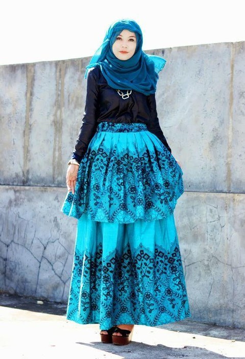 Mix and Match Perpaduan Hijab Warna Biru yang Bikin Kamu ...