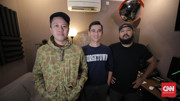 Tertawa Sendiri di Tempat Umum, Jitu Jaring Fan Baru Podcast