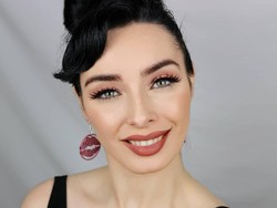 Ratu Kecantikan Ini Dicopot Gelarnya Karena Ketahuan Pernah Foto Bugil