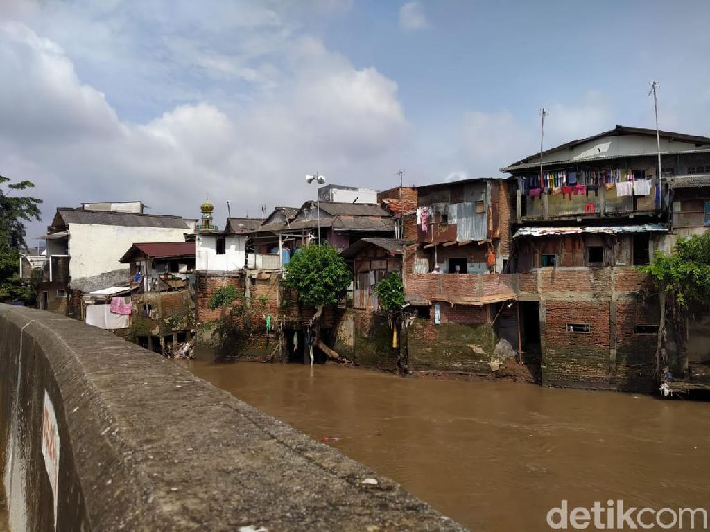 Andalan Antibanjir Jakarta, Proyek Normalisasi Ciliwung Mandek
