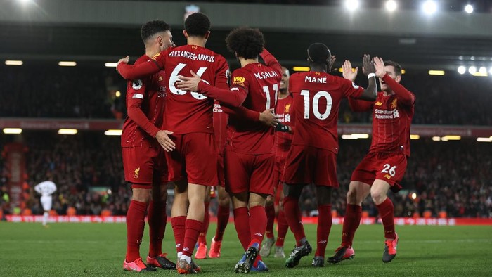 LIVERPOOL, ENGLAND - FEBRUARY 24: Sadio Mané of Liverpool celebrates after scoring his sides third goal during the Premier League match between Liverpool FC and West Ham United at Anfield on February 24, 2020 in Liverpool, United Kingdom. (Photo by Clive Brunskill/Getty Images)